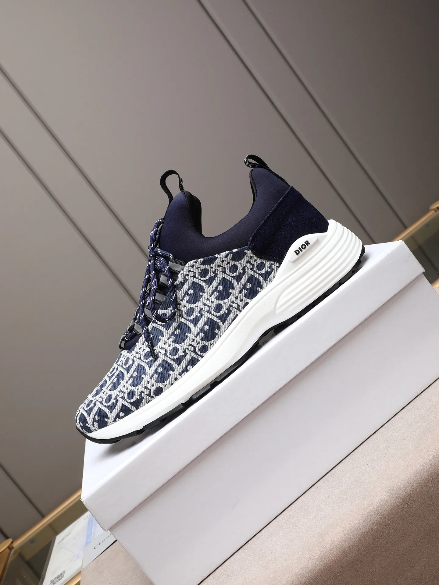Men's shoes 💰440 💰Dior [Dior] 😘😘High-end series of casual men's shoes, simple and elegant👍👍👍The upper is made of first-layer genuine leather spliced ​​with Dior's special material [sun][sun]; imported first-layer sheepskin lining; special outsole, wear-resistant, lightweight, the overall design is harmonious and unified without lacking personality 👣🌟✨You deserve it! 3 colors😍Sizes 38~44. (45 custom-made) The picture above is a big seller🔥🔥🔥